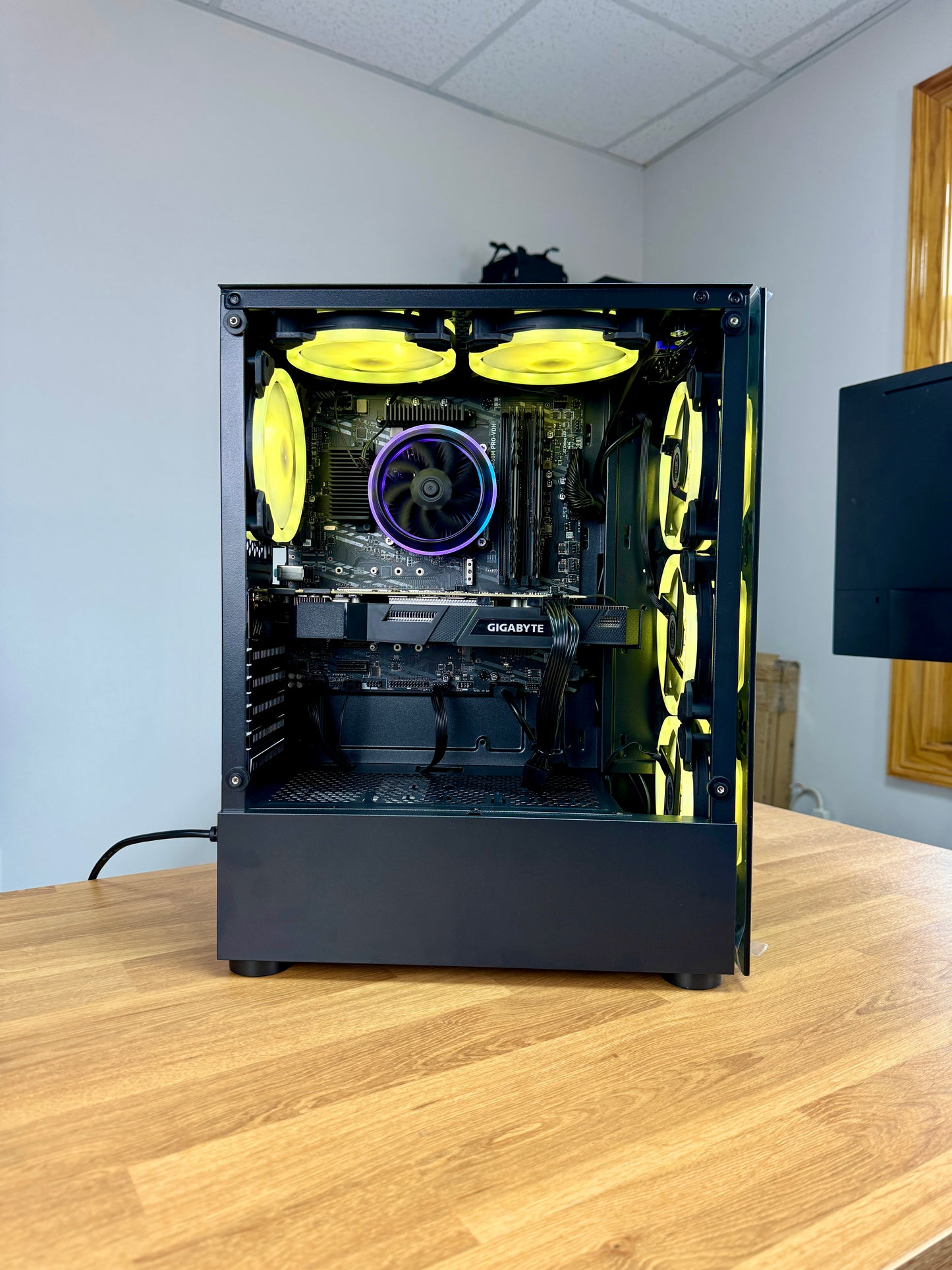 Intel i5 10400F + GTX 1070 Ti