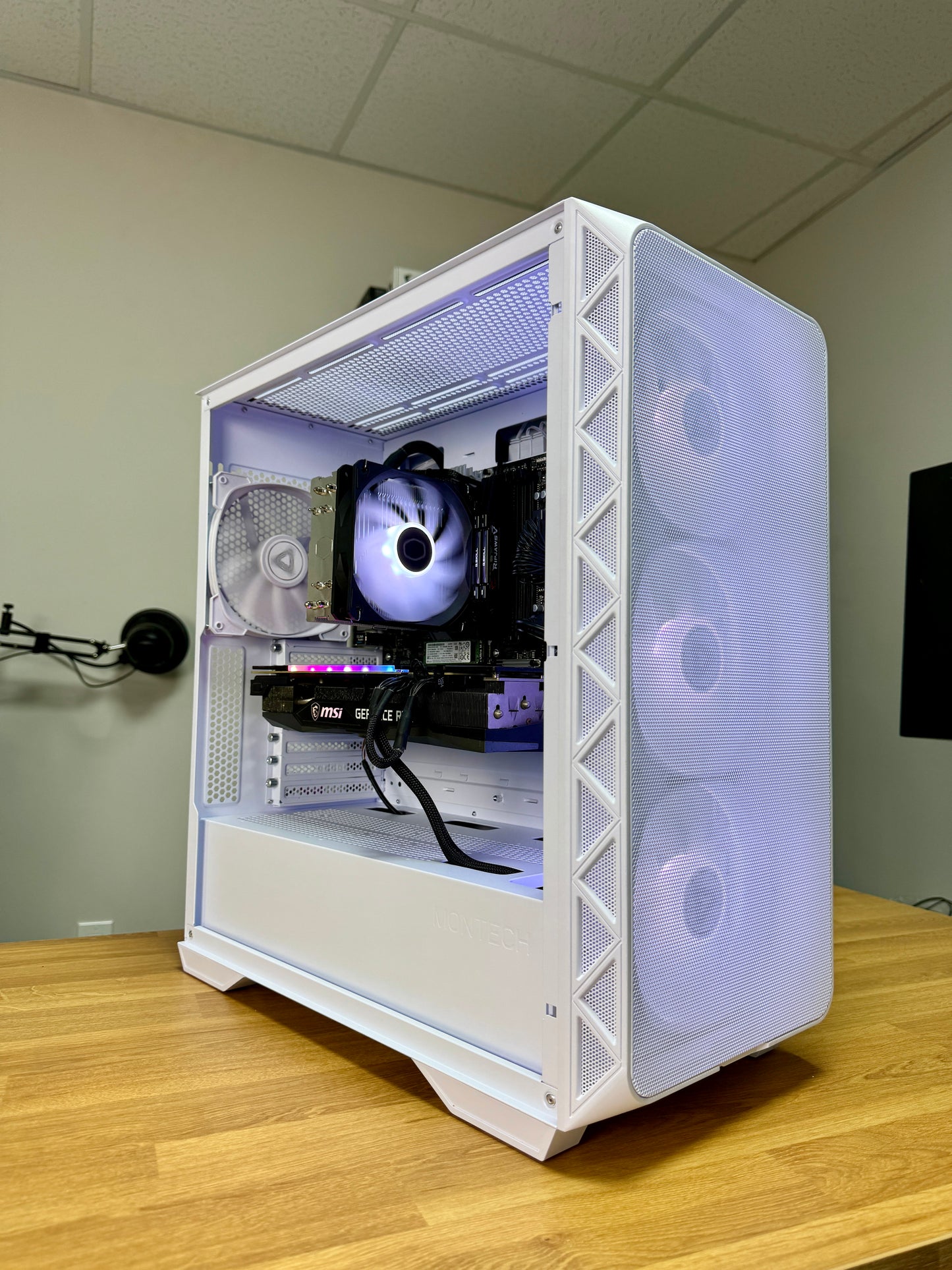 White Gaming PC | RTX 3060Ti Ryzen 7 | Play Fortnite, Battlefield 6, GTA V, Stream, Edit, and more!