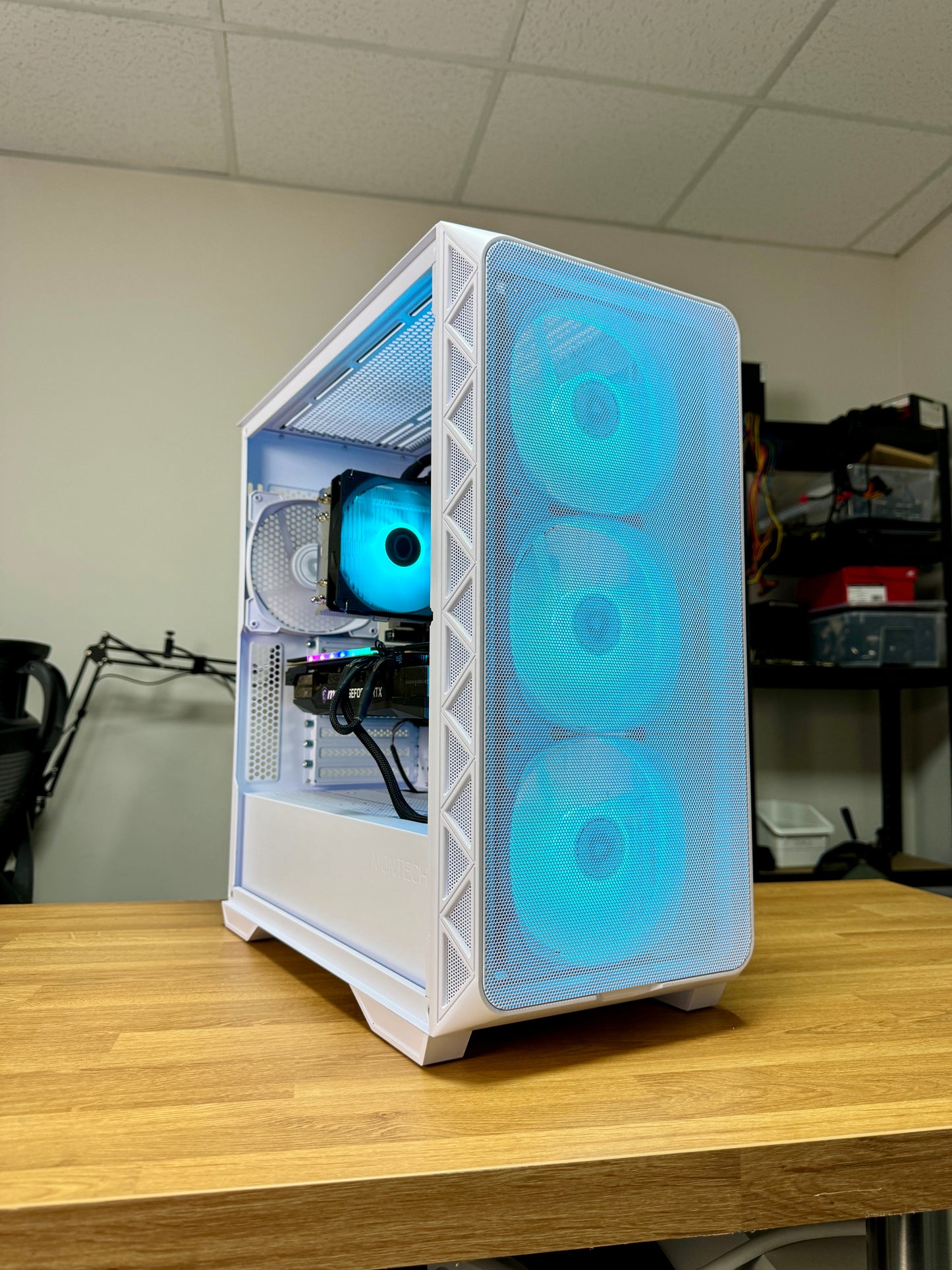 White Gaming PC | RTX 3060Ti Ryzen 7 | Play Fortnite, Battlefield 6, GTA V, Stream, Edit, and more!